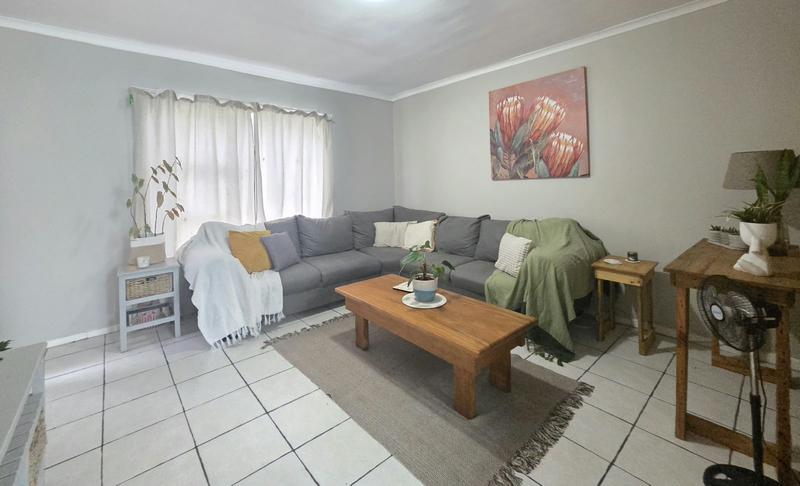 3 Bedroom Property for Sale in Oakglen Western Cape